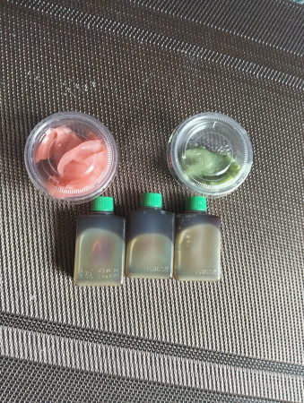 3 sauce sucre , 1 wasabi, 1 gingembre